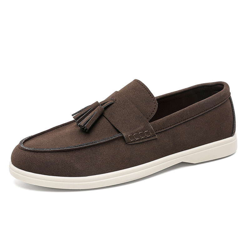 Brown suede loafer with tassel, comfortable, made with quality materials 