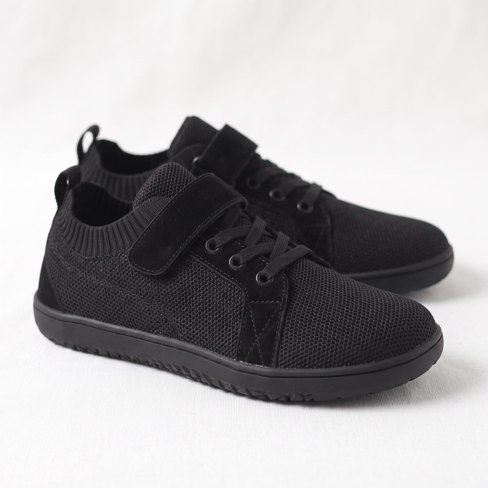 Black barefoot shoes with black sole and laces