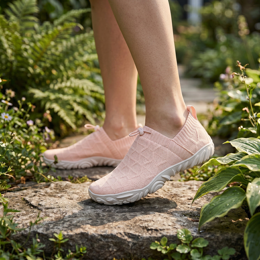 Pink Aura mens barefoot shoes for maximum comfort. These are designed to be very light and with a wide toe they are perfect for natural movement. 